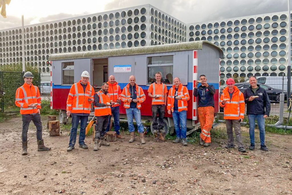 Uitreiking veilgheidstaart teamfoto